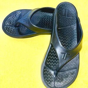 Telic Terox Energy Recovery Flip Flop Women’s Black Sandals - Women’s XS (US 5)